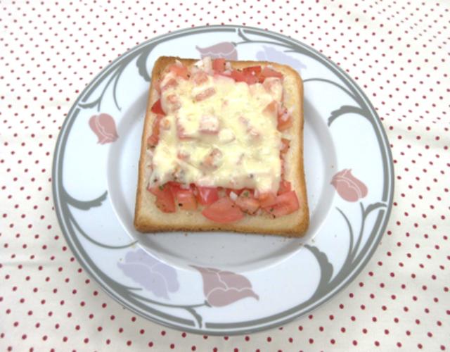 とろーりトマトトースト