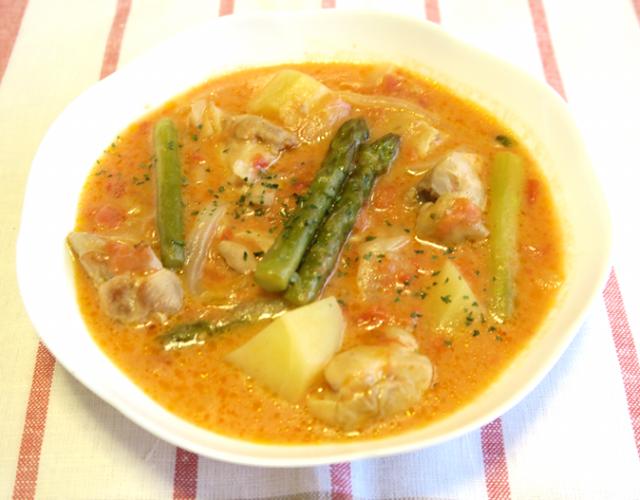 鶏肉とアスパラのトマトクリーム煮