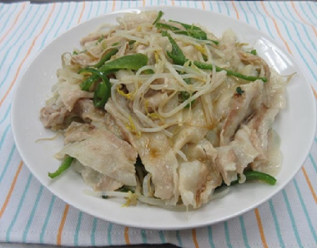 豚肉ともやしのフライパン蒸し