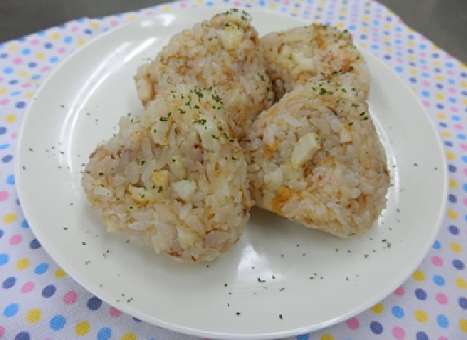 ちくわとかつお節のオイルおにぎり