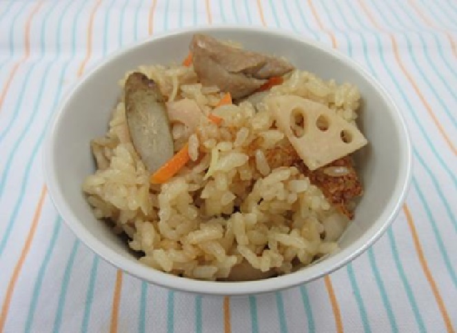 鶏肉と根菜の炊き込みごはん