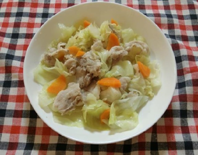 キャベツと豚バラの白だし煮