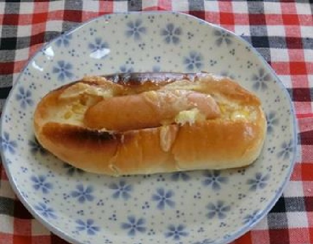 コーンマヨ&ウインナーのロールサンド