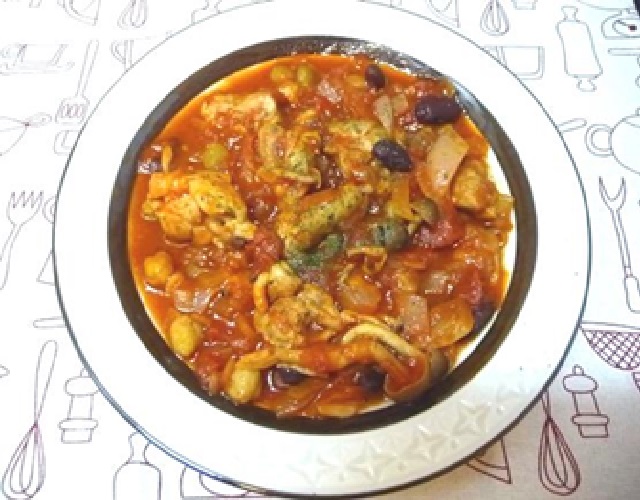 鶏モモ肉と豆のトマト煮
