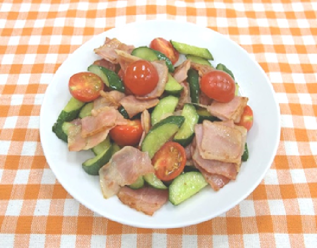 きゅうりとベーコンの炒め物