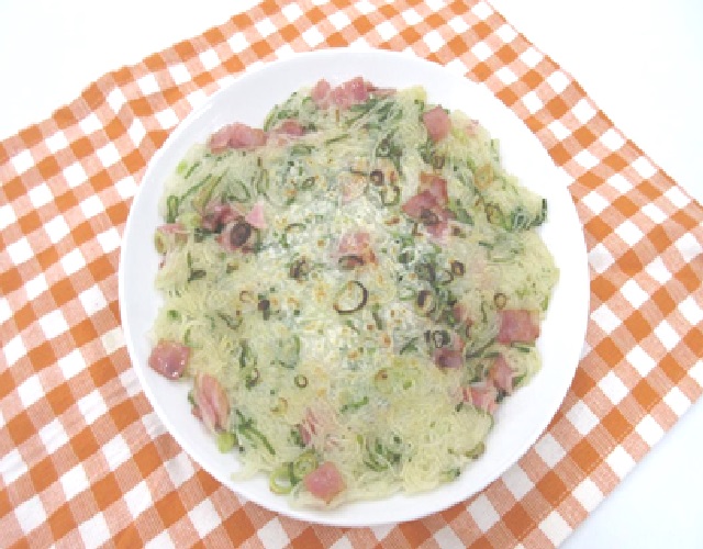 ベーコンとそうめんのチヂミ風