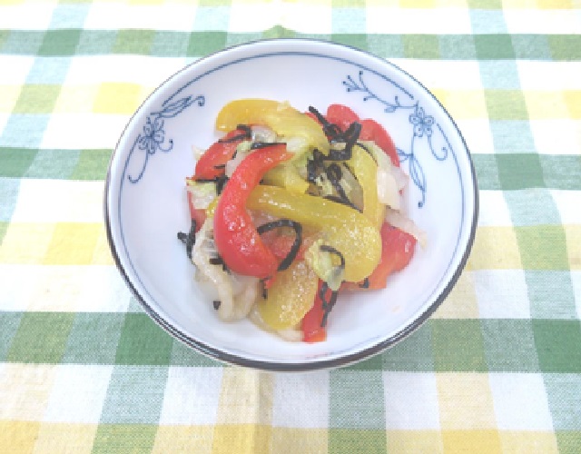パプリカと白菜の塩昆布和え