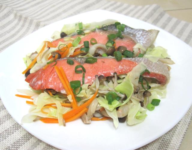 塩紅鮭の野菜蒸し
