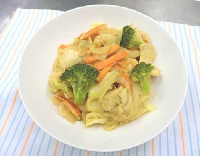 玉ねぎと鶏肉のカレーマヨ炒め