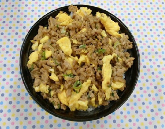 麻婆卵丼