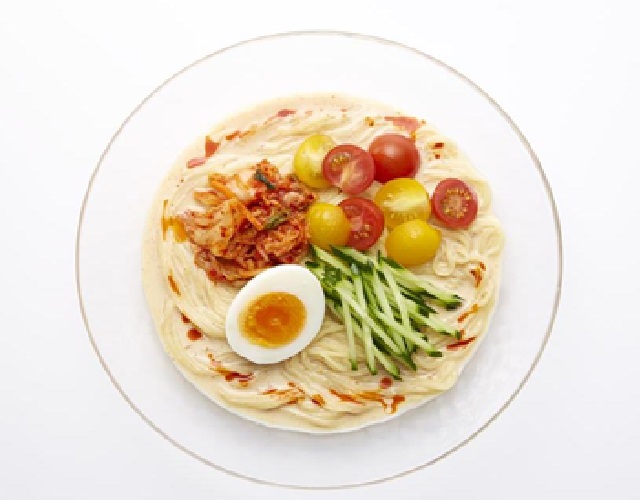 夏野菜とキムチの冷やし豆乳坦々麺