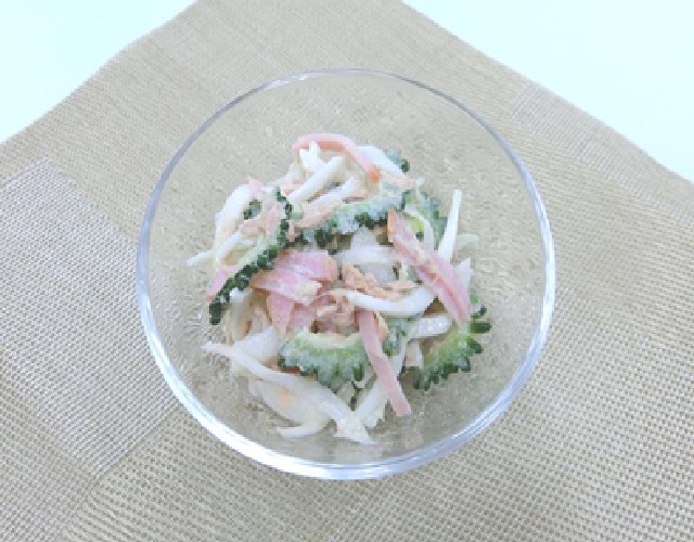 玉ねぎとゴーヤのサラダ