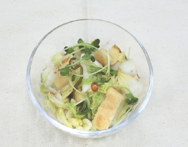 白菜漬けと油揚げの和え物