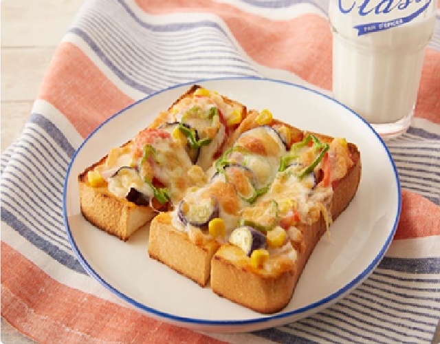 夏野菜のピザトースト