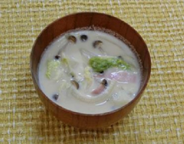 玉ねぎの豆乳味噌スープ